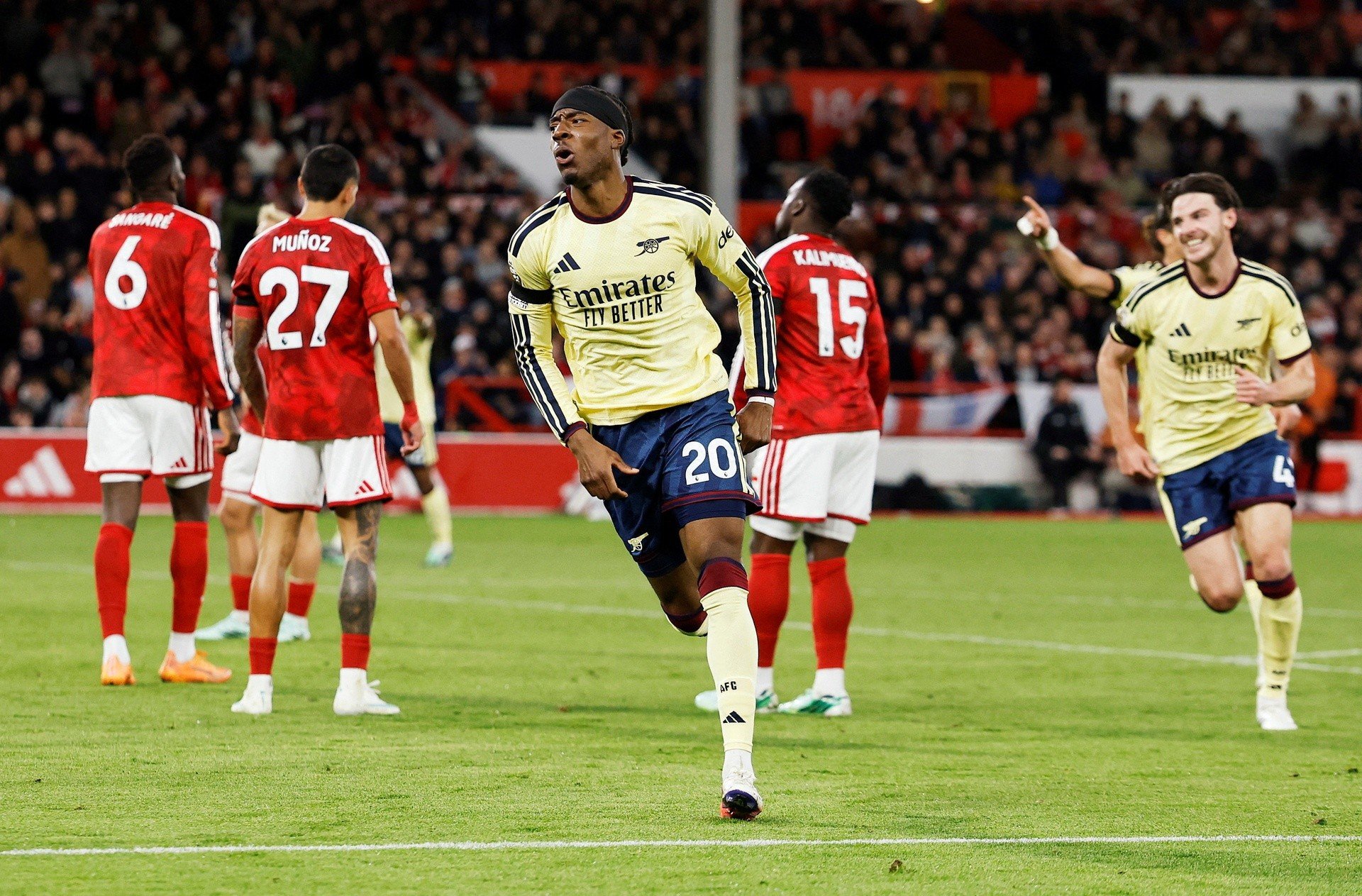 19-1792365981-arsenal-thang-nhoc-nhan-nottingham-forest-du-kiem-soat-bong-74