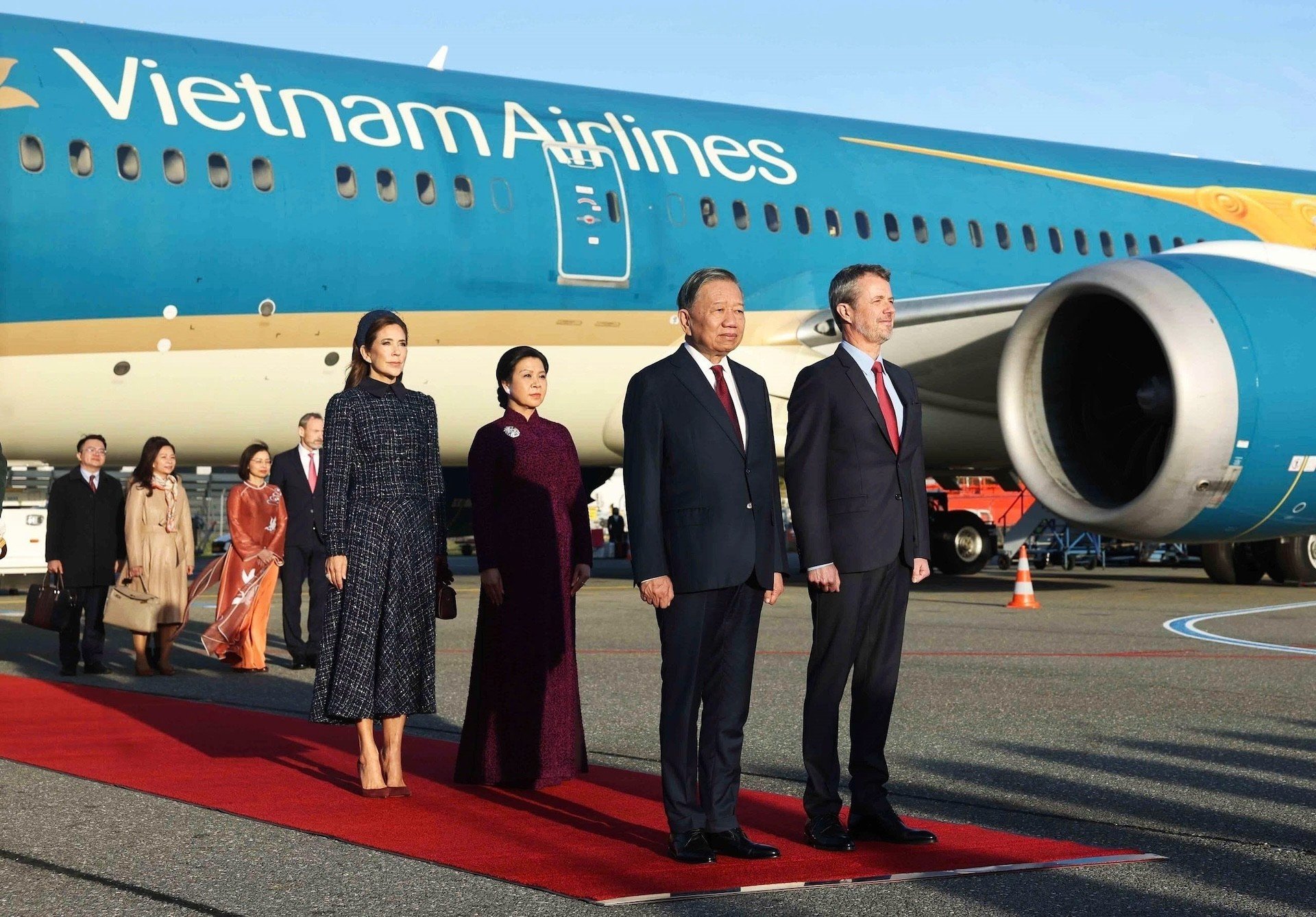 vna_potal_le_don_tong_bi_thu_chu_tich_nuoc_to_lam_va_phu_nhan_tham_cap_nha_nuoc_toi_dan_mach_9097944.jpg