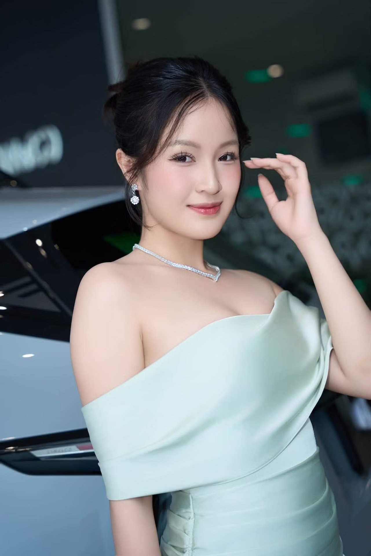 20-1792464939-dien-vien-thuc-anh-huong-vi-tinh-than-chuan-bi-len-xe-hoa-o-tuoi-24