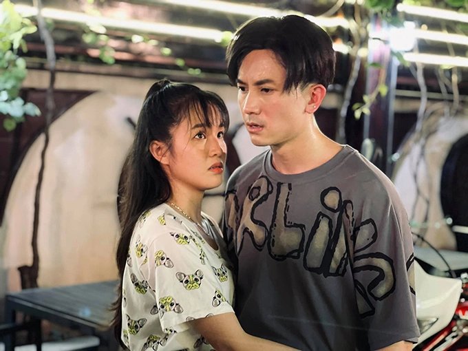 20-1792465016-dien-vien-thuc-anh-huong-vi-tinh-than-chuan-bi-len-xe-hoa-o-tuoi-24