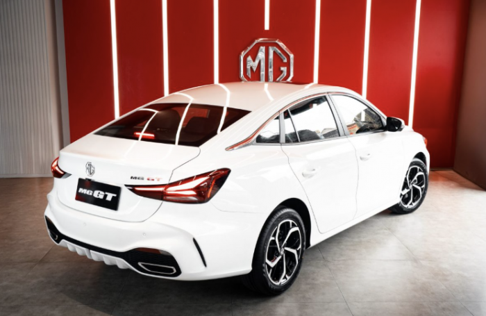 20-1792466742-mg-gt-gia-tu-512-trieu-dong-ra-mat-tai-viet-nam-canh-tranh-truc-tiep-mazda3-civic