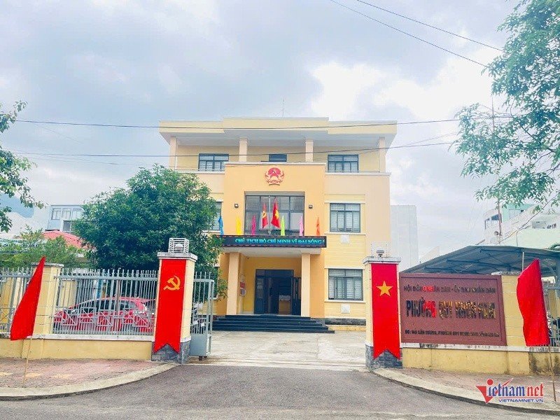 W-Hiệu trưởng xuống làm giáo viên 2.jpg