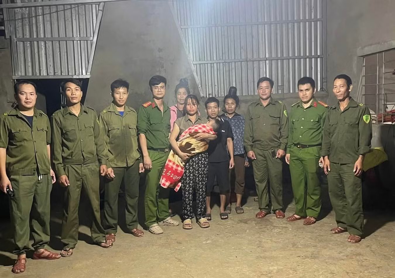20-1792507031-be-trai-3-tuoi-mat-tich-hon-14-gio-duoc-tim-thay-trong-be-nuoc-cach-nha-1km