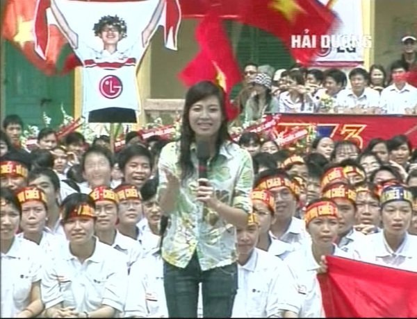21-1792548690-nu-mc-tung-dan-diem-cau-olympia-truot-truong-bao-hoc-san-khau-dien-anh-nam-nhat-da-ben-duyen-voi-vtv