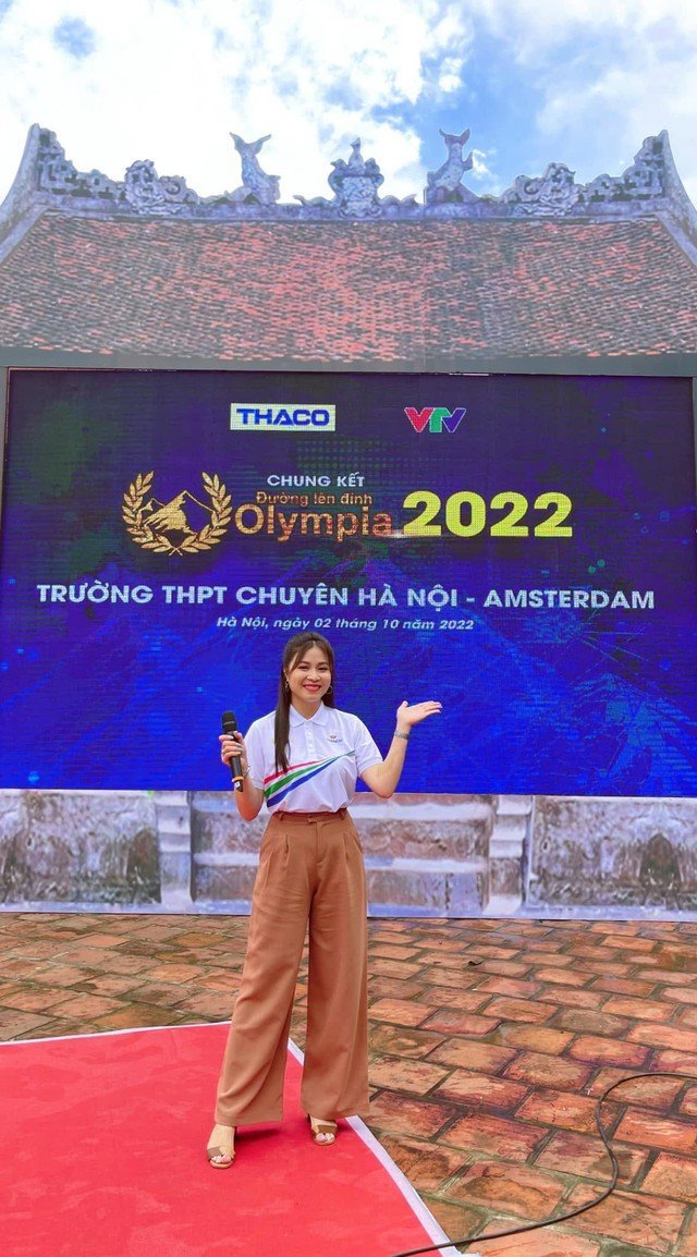 21-1792548690-nu-mc-tung-dan-diem-cau-olympia-truot-truong-bao-hoc-san-khau-dien-anh-nam-nhat-da-ben-duyen-voi-vtv