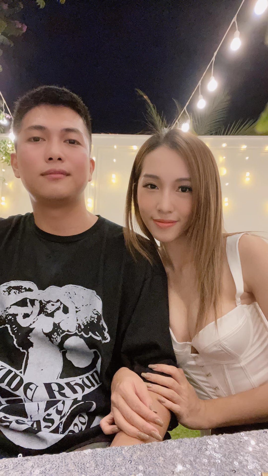 21-1792553547-emily-tai-xuat-sau-hon-mot-thap-ky-cong-khai-nhat-ky-tung-chia-tay-bigdaddy-3-nam