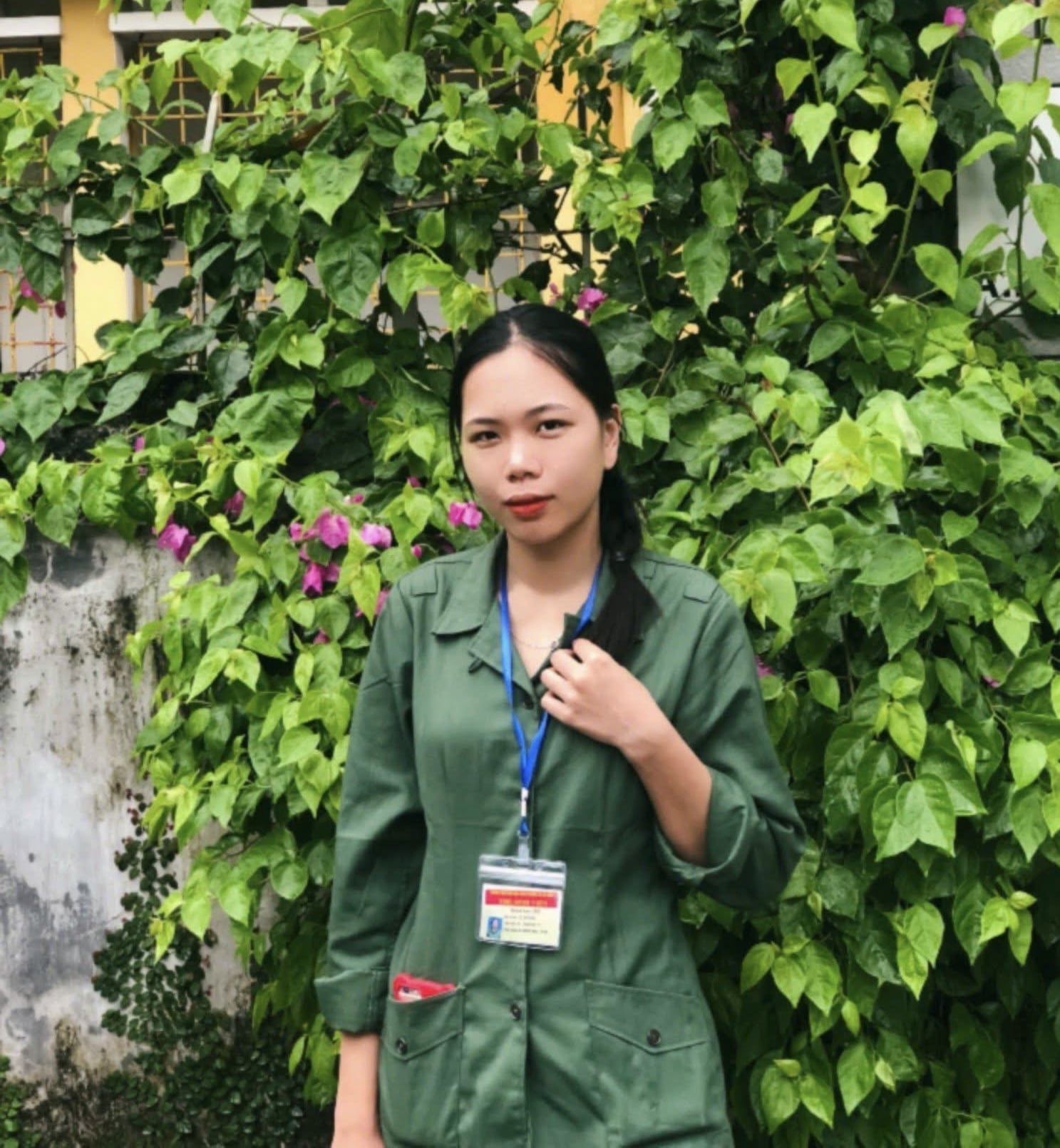 21-1792572973-co-gai-thanh-hoa-sap-nhan-bang-thac-si-tinh-nguyen-nhap-ngu