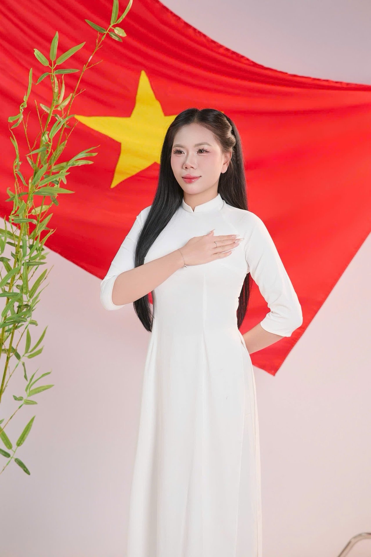 21-1792572973-co-gai-thanh-hoa-sap-nhan-bang-thac-si-tinh-nguyen-nhap-ngu