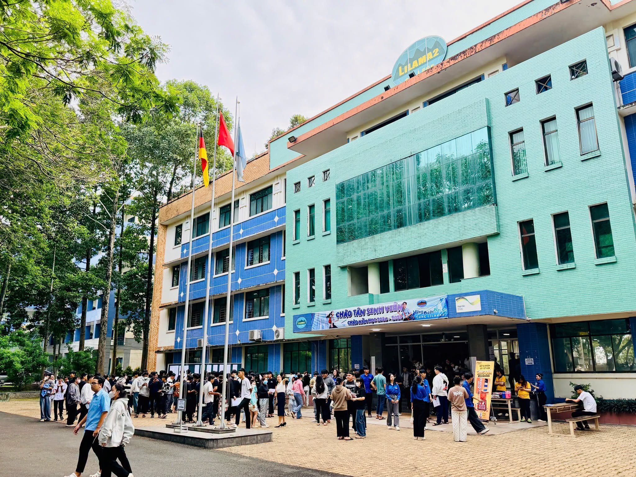 22-1792667830-truong-phat-canh-bao-khan-don-xe-di-ba-ria-nam-sinh-vien-tinh-day-thay-xe-cho-den-gan-bien-gioi-campuchia-tai-xe-nhat-dinh-khong-cho-xuong-xe