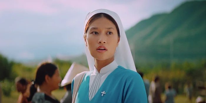 23-1792724245-hoa-hau-thien-an-khang-dinh-thuc-luc-voi-vai-dien-moi-phim-vua-ra-rap-da-leo-thang-len-dinh-bang-doanh-thu