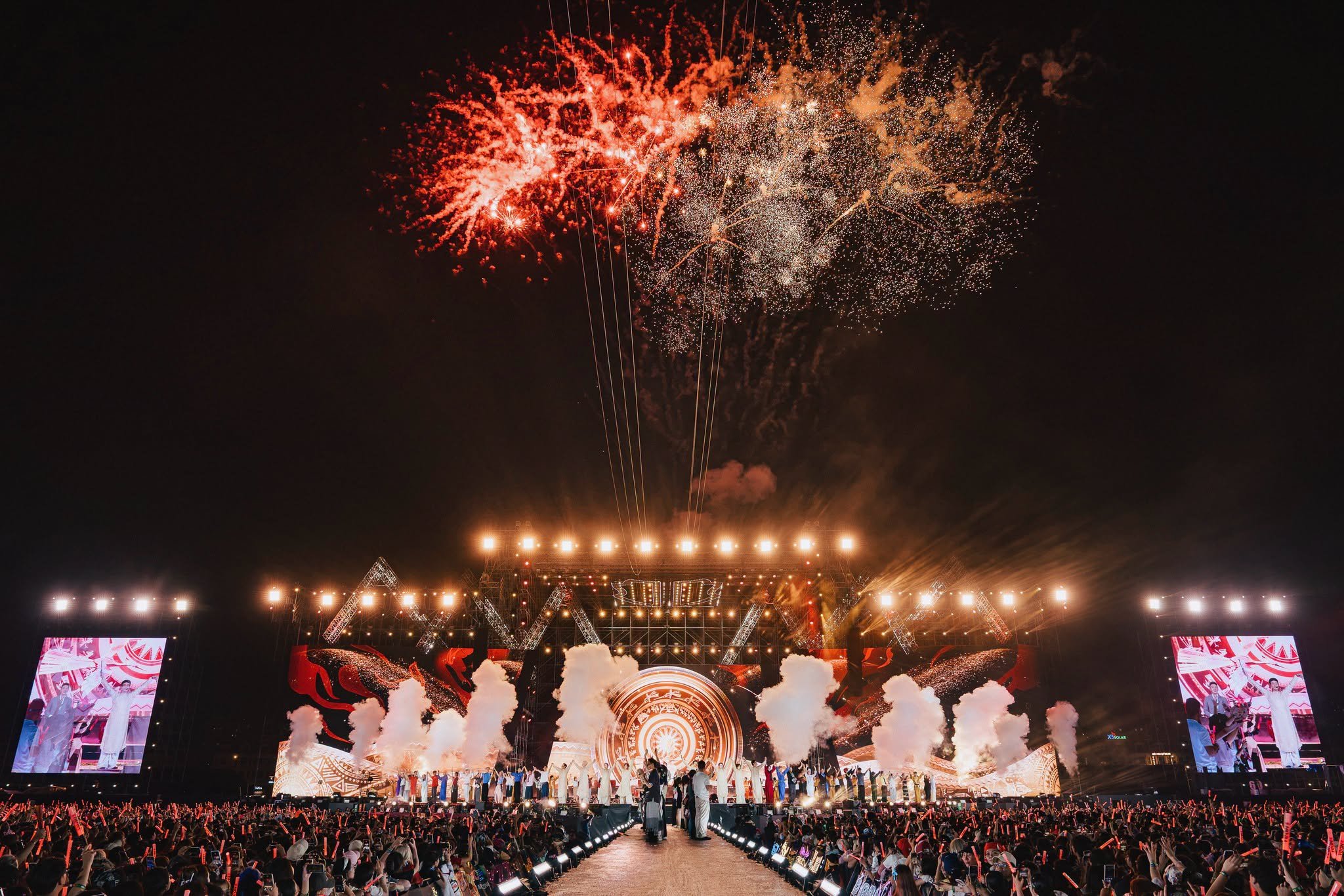 23-1792729588-concert-anh-trai-vuot-ngan-chong-gai-2026-chot-lich-day-3-va-4-mang-xa-hoi-bung-no-gai-con-dung-ngoi-khong-yen