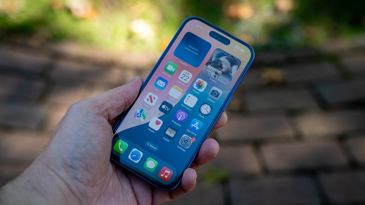 23-1792768053-mau-iphone-cu-gia-giam-rat-sau-sau-khi-iphone-18-pro-max-ra-mat-dang-mua-nhat-hien-nay