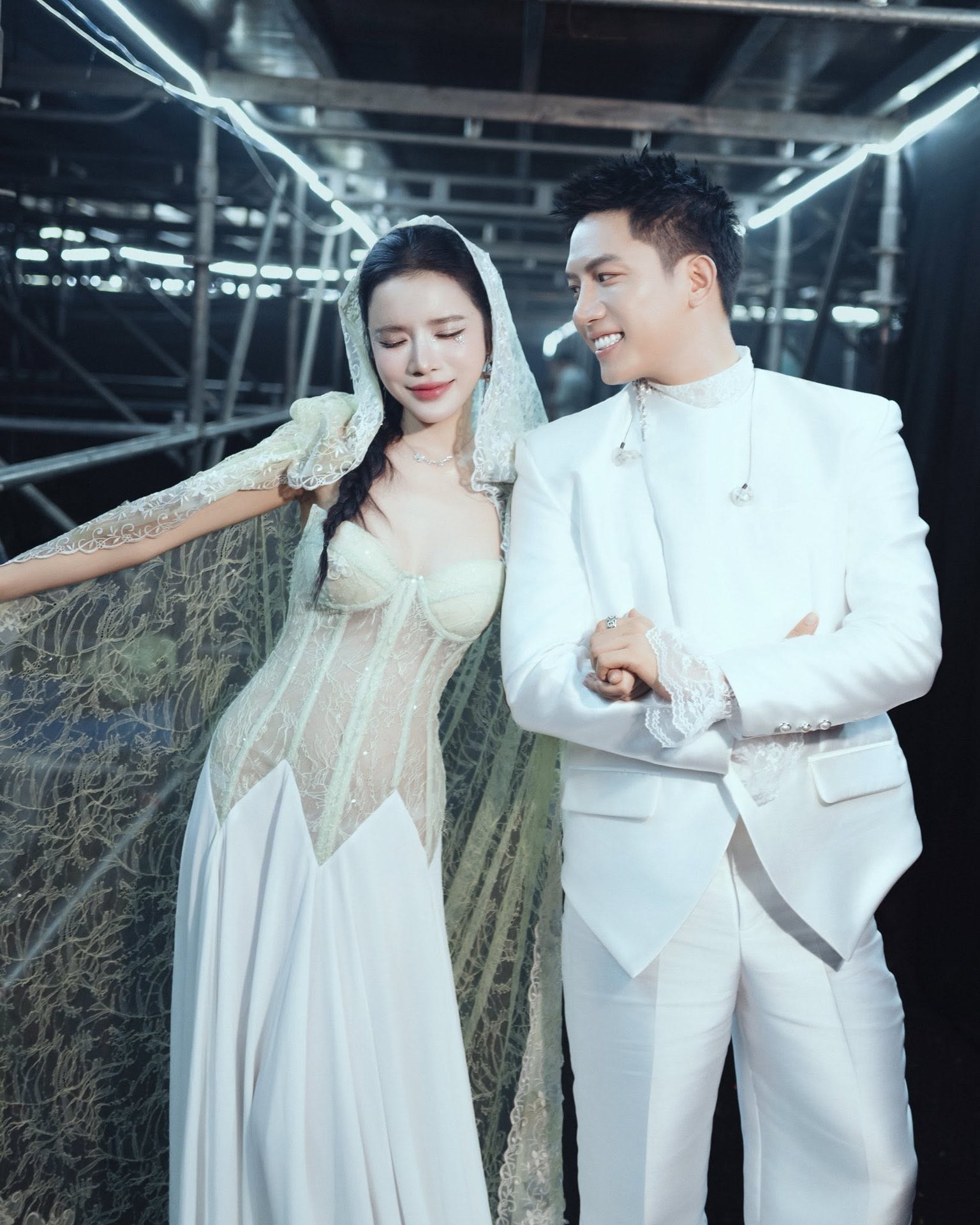 24-1792808355-anh-tu-va-lyly-lo-khoanh-khac-tinh-tu-tai-nhat-ban-tiep-tuc-danh-dau-chu-quyen-giua-nghi-van-hen-ho