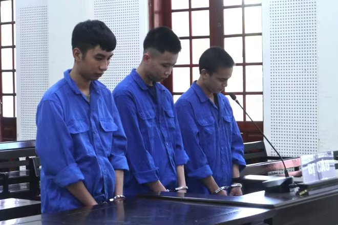 24-1792824200-duong-day-mua-ban-ma-tuy-bi-triet-pha-tu-bi-mat-trong-chuong-ga