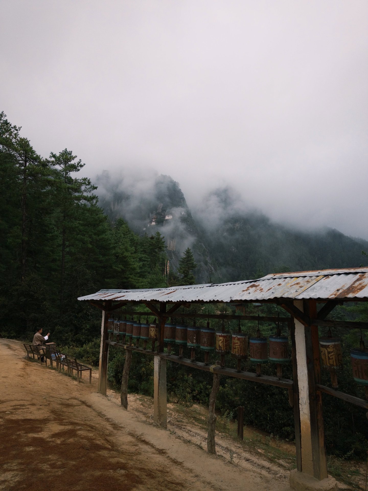 25-1792891783-tang-thanh-ha-don-tuoi-40-binh-yen-tai-vuong-quoc-bhutan