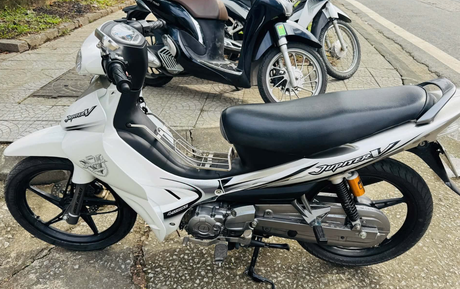 25-1792910501-yamaha-jupiter-v-phien-ban-ky-niem-bien-vip-do-loat-do-hieu-gia-150-trieu-dong