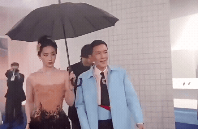 Xôn xao clip Lưu Diệc Phi sống hai mặt, có thái độ coi thường đàn em gây "nóng mắt" giữa sự kiện - Ảnh 4.