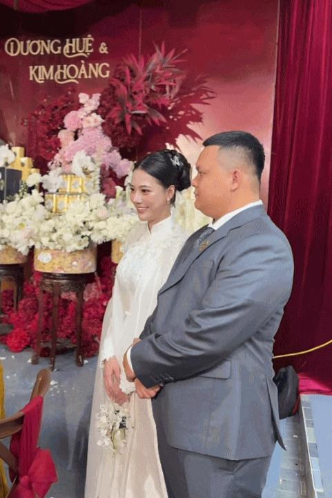 26-1793011830-dam-cuoi-the-ky-gay-xon-xao-o-thanh-hoa-le-nap-tai-tien-ti-nhan-sac-co-dau-gay-chu-y