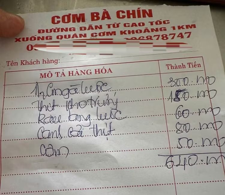 27-1793088452-hoa-don-com-binh-dan-640000-dong-gay-tranh-cai-chu-quan-noi-gi-ve-nua-con-ga-gia-300000-dong