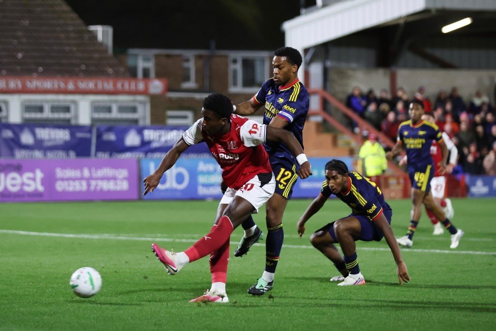 www_thesun_co_uk aaron loupalo bi fleetwood town 1118883957 (1).jpg