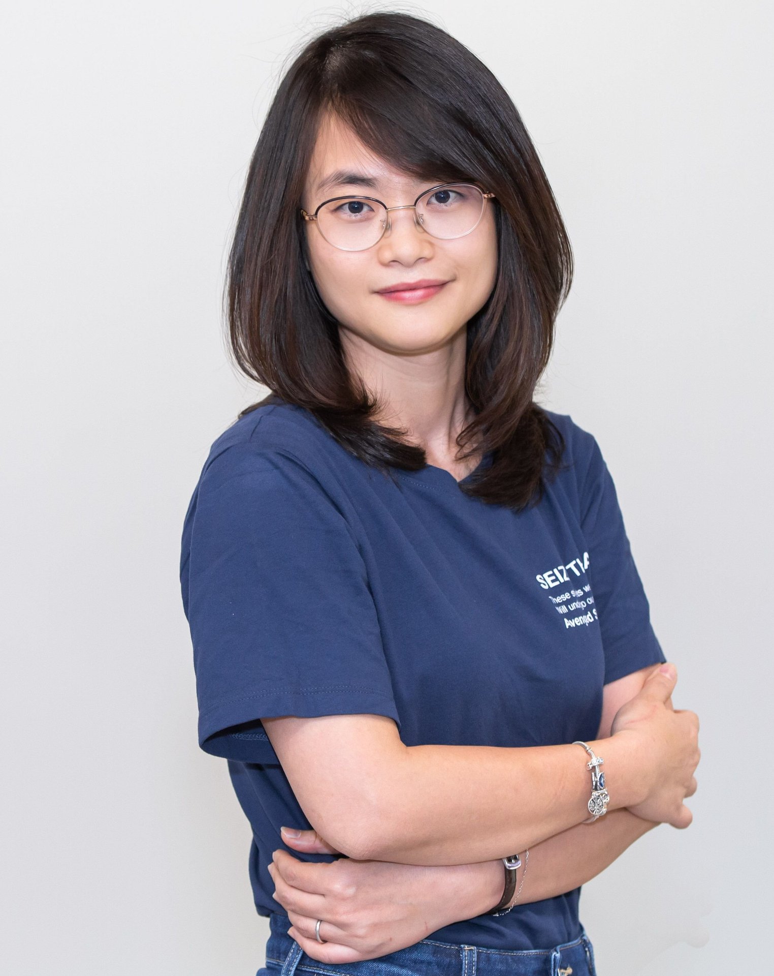 28-1793159058-nu-pgsts-8x-tu-dat-hoc-xu-thanh-gioi-ca-van-lan-toan-doat-huy-chuong-imo-gianh-hoc-bong-toan-phan-tai-nhat-van-quyet-dinh-tro-ve-que-huong-cong-hien-hien-la-vien-truong-vien-ai-hang-dau-viet-nam