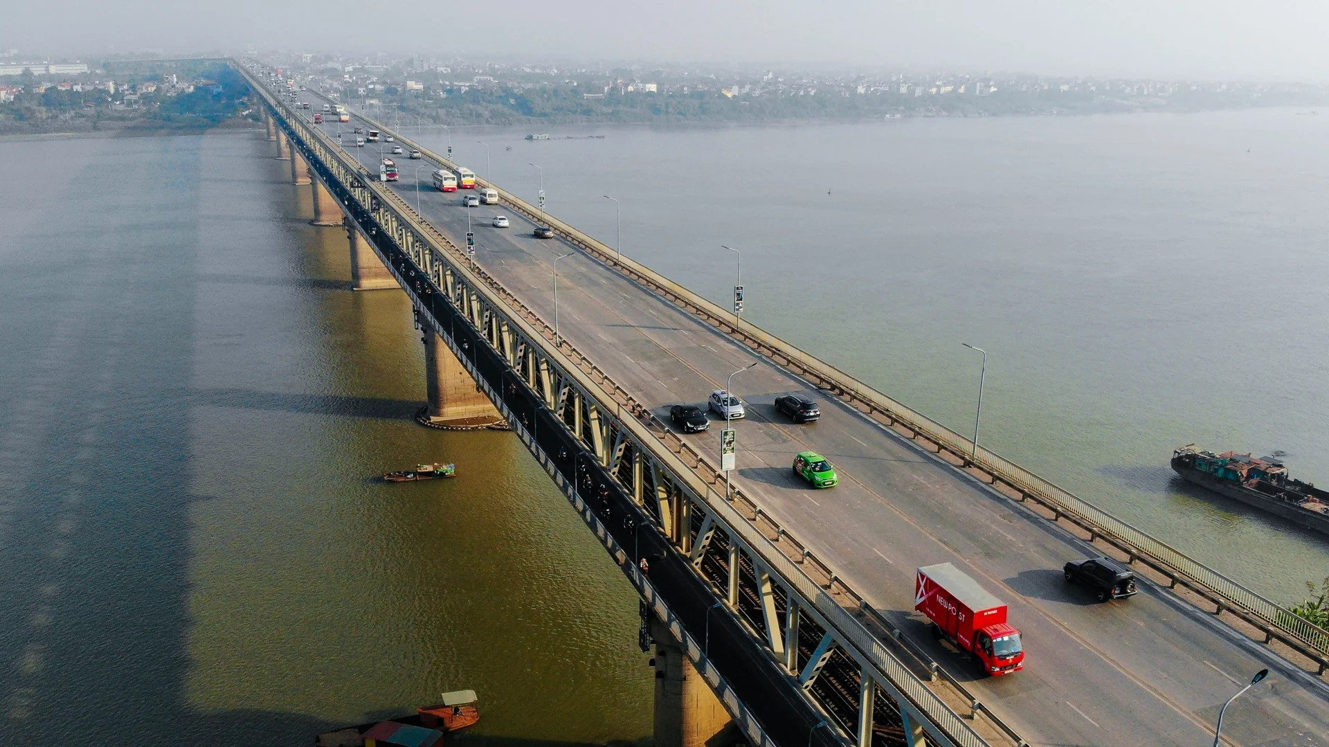 28-1793177101-ha-noi-cau-thang-long-thong-xe-som-tu-dem-2910-xe-tai-va-xe-khach-duoc-luu-thong-tro-lai
