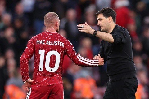 HLV Andoni Iraola hồi sinh Mac Allister