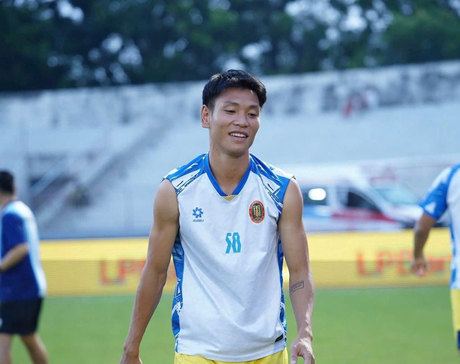 30-1793331852-chan-dung-cau-thu-bo-thu-nhap-khung-o-nga-tro-lai-thanh-hoa-quyet-giup-doi-bong-que-huong-tru-hang