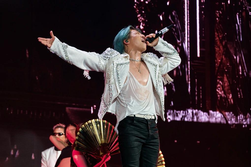 30-1793332075-bigbang-bat-ngo-tho-lo-dieu-tiec-nuoi-lon-nhat-sau-2-dem-bung-no-tai-my-dinh-khien-fan-viet-dung-ngoi-khong-yen