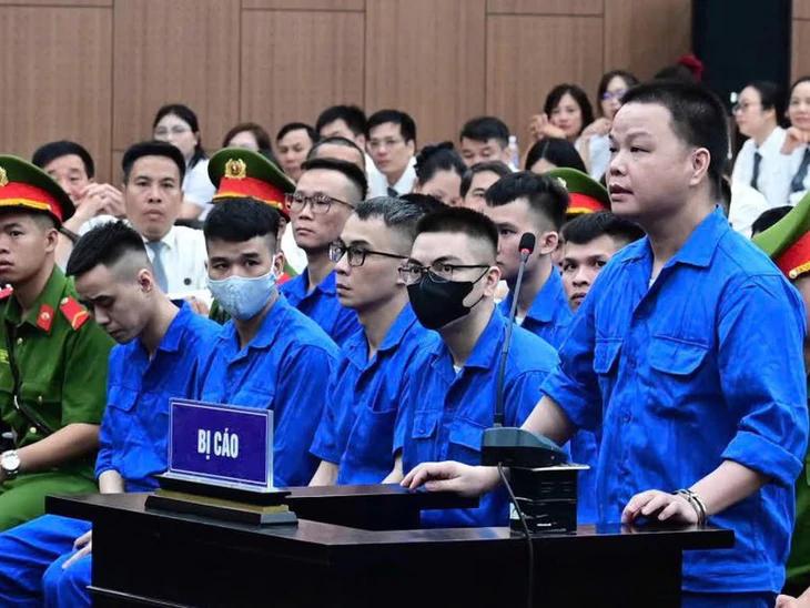 Mẹ Mr Pips khai 'con bị bệnh tâm thần 13 năm', lý giải việc rút tiền mua 314 lượng vàng, USD - Ảnh 2.