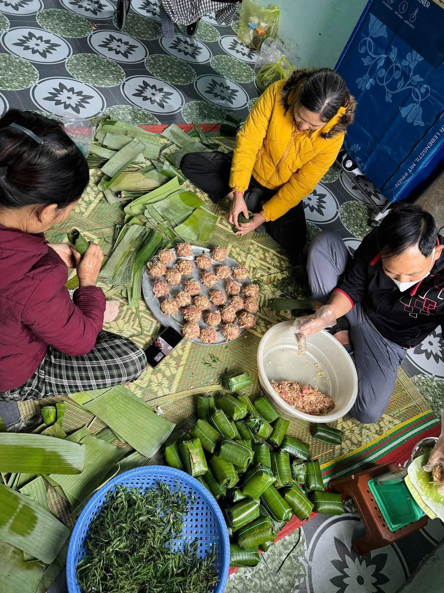 30-1793353253-dac-san-nem-giat-trong-mam-co-thanh-hoa-khach-muon-an-phai-kien-nhan-cho