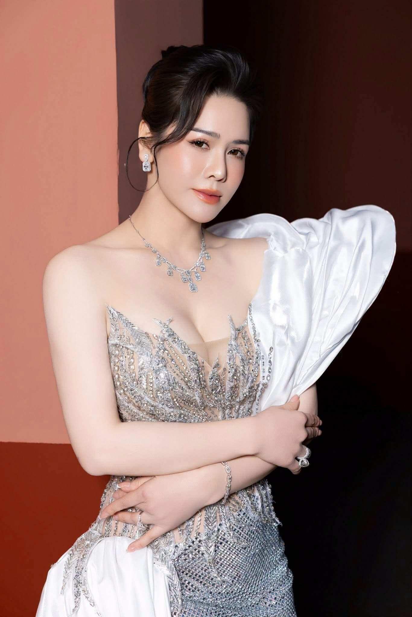 31-1793429372-my-nhan-goc-thanh-hoa-vuot-kho-thanh-chu-tich-nhan-huy-chuong-vang-kich-noi-lan-dau-tien-trong-su-nghiep