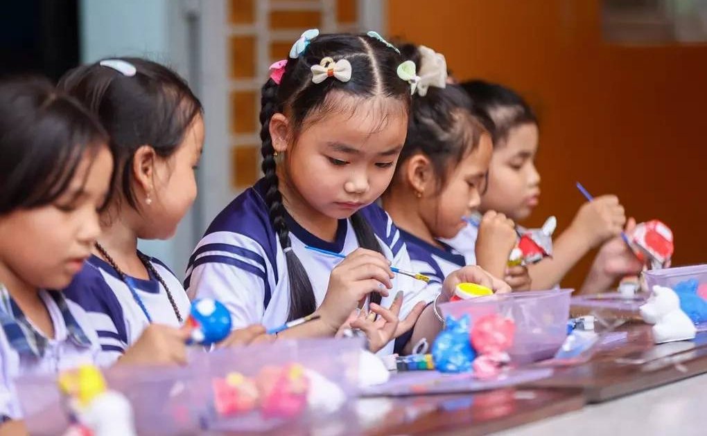 Bộ Y tế đề xuất miễn, giảm học phí cho gia đình sinh hai con gái