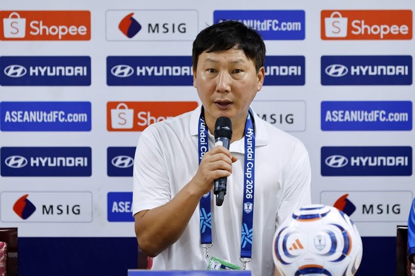 HLV Kim Sang Sik thẳng thắn chỉ ra lý do rút Đình Bắc rời sân sớm