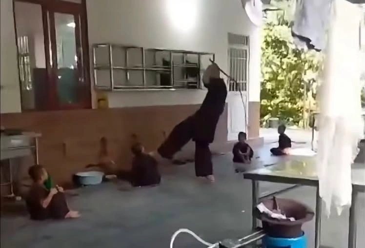 Vụ bạo hành trẻ tại chùa Bầu: 5 cháu được đưa đi kiểm tra thương tích