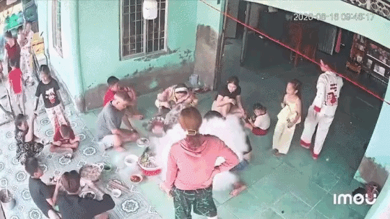 Cà Mau: Bếp gas mini nổ tung giữa bữa ăn gia đình, 3 người nhập viện cấp cứu