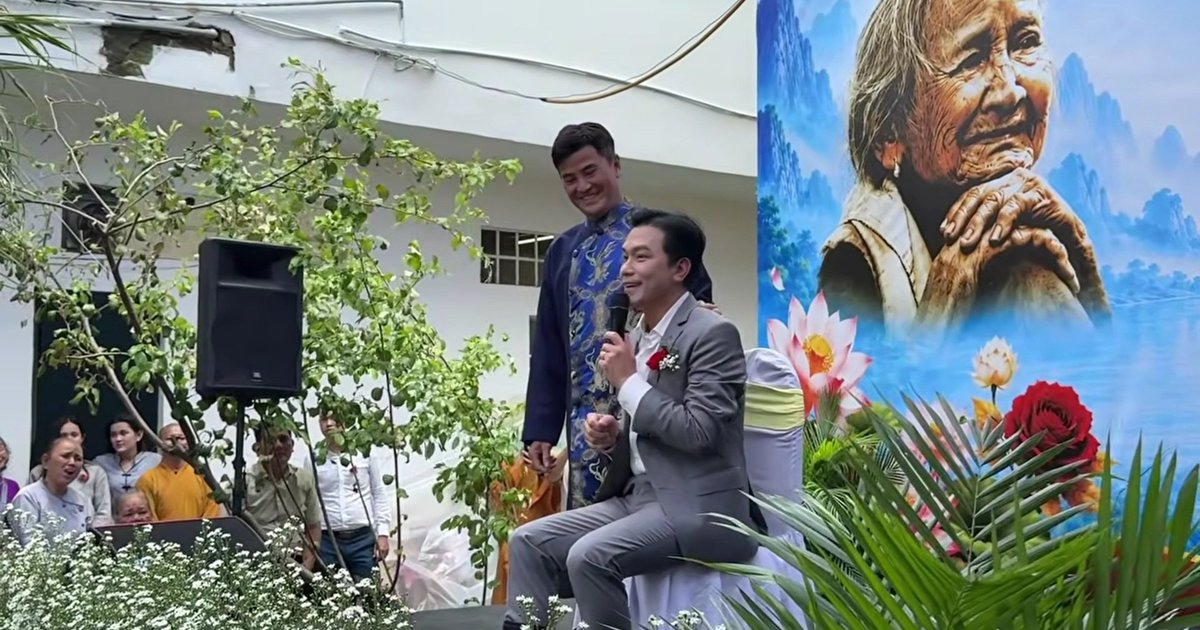 Ca sĩ Mạnh Quỳnh chống nạng, ngồi xe lăn về Việt Nam biểu diễn, xúc động xin lỗi khán giả