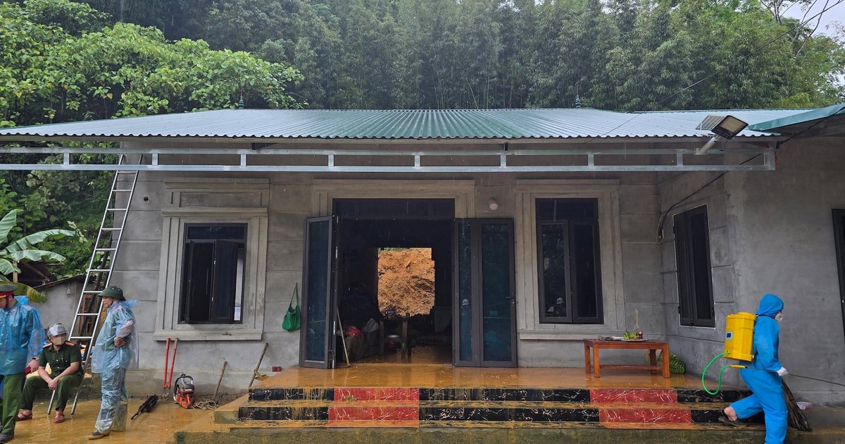 Sạt lở đất đá vùi lấp nhà dân ở Phú Thọ, 3 người tử vong