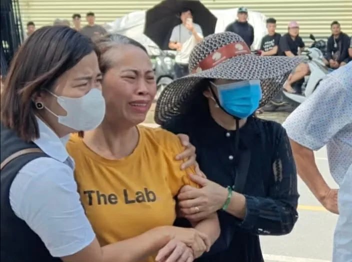 Ba năm sau ngày mất chồng, người mẹ nghẹn ngào đón nam sinh Đại học Mỏ - Địa chất về sau 10 ngày xa nhà