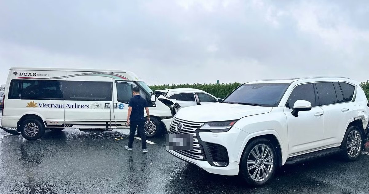 Photo : docnhanh.vn Tạm giữ hình sự tài xế xe Lexus lạng lách, chặn xe khác đẫn dến tai nạn liên hoàn trên cao tốc