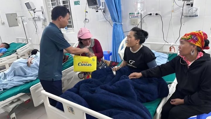 Đang trú mưa trong lều, 4 người trong một gia đình ở Sơn La bị sét đánh