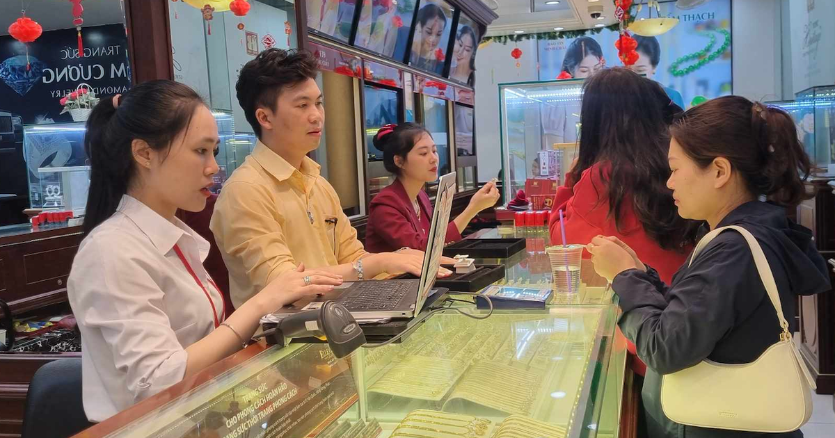 Quy định mới: Mua bán vàng từ 5 triệu đồng phải thanh toán không dùng tiền mặt