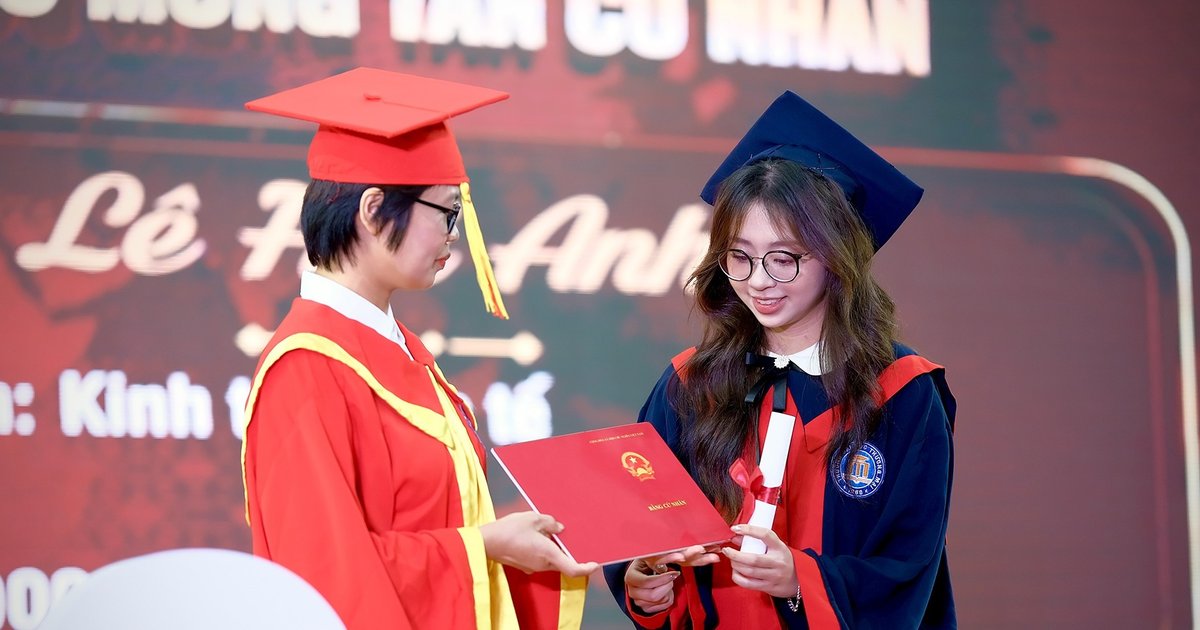 Tỷ lệ sinh viên tốt nghiệp giỏi, xuất sắc tăng cao, nhà trường liệu có "vô can"?