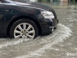 4 sai lầm "chết người" khi cố lái xe vào vùng nước ngập sâu