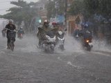 Dự báo thời tiết ngày 6/10: Miền Trung mưa lớn dồn dập, Bắc Bộ trời se lạnh