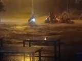 Lũ cát đỏ tràn xuống Mũi Né, nhiều xe phải quay đầu trong đêm