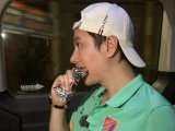 Nam thần VFC Việt Anh bất ngờ lấn sân bán chân gà ở Hà Nội