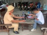 Tài xế ở Thanh Hóa bị phạt nặng sau màn vượt ẩu nguy hiểm, suýt gây tai nạn