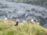 Lũ quét dữ dội ở Nepal cuốn trôi nhà cửa, cầu treo, ít nhất 5 người mất tích