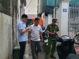 Người phụ nữ kê giường, chuồng chó chặn lối vào thửa đất đã bị phát mại ở Hà Nội